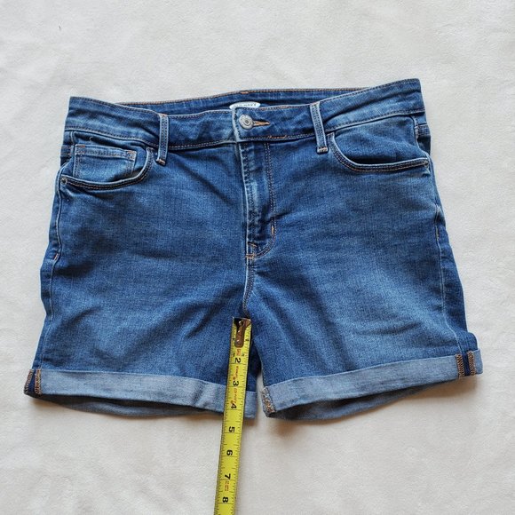 NWOT Old Navy Denim Shorts SIze 6 - Picture 2 of 4